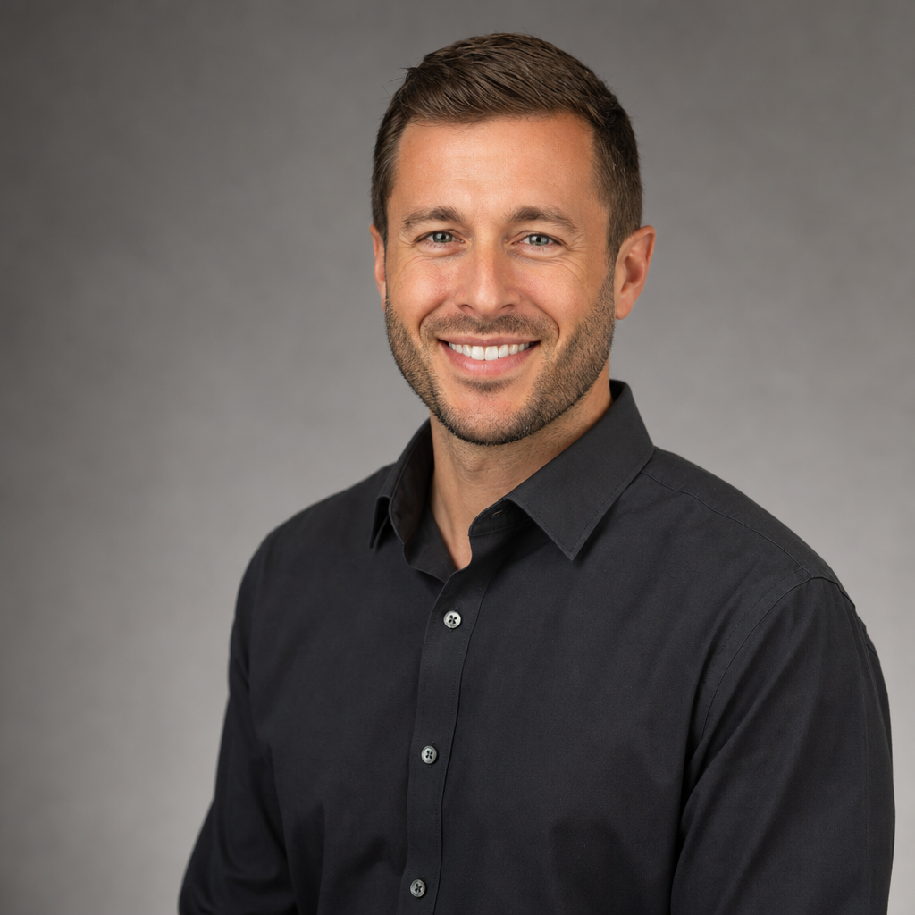 Logan Johnson headshot